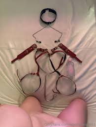 모델들의 도발적인 야외 누드 최신작 공개