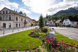 All information about the ski resort kranjska gora, trail map, elevation info, ski slopes, ski lifts, ski pass prices, towns/villages: Juliana Trail Stage 1 Kranjska Gora Mojstrana Hiking Route Outdooractive Com