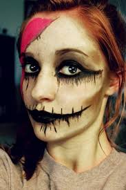Gruselige Halloween Schminke Frau Idee Schwarze Farbe Halloween Zombie Makeup Halloween Gesicht Schminken Beangstigende Puppen