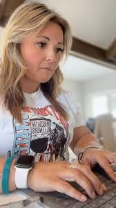 Wendy Lamar's Instagram, Twitter & Facebook