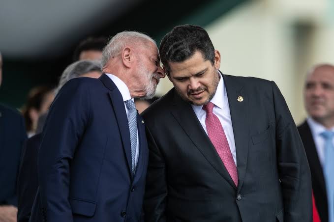 Aliados de Alcolumbre esperam que encontro com Lula ocorra nesta quinta e  distensione relação entre Planalto e Senado