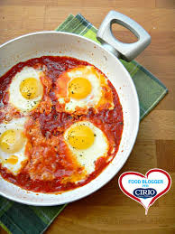 Cartocciata melanzane fritte, pomodoro, uovo sodo e mozzarella. Ricetta Uova Al Sugo Di Pomodoro Cirio