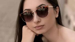 petit newww avec Stella Barth 03/08 (la qualité facebook pas top top mais  bon en HD c'est po mal)