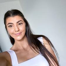 Kate Penna's Instagram, Twitter & Facebook