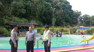 Bagaimana caranya agar area terbatas tadi itu bisa. Antisipasi Lonjakan Pengunjung Polsek Mangkubumi Patroli Objek Wisata Kolam Renang Tribrata News