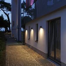 Trop Rasant Erco Trouver La Lumiere Appareils D Eclairage De Facade Kubus Eclairage Exterieur Idee Deco Exterieur Eclairage Piscine