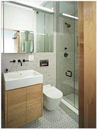 Existen un gran número de soluciones y de recomendaciones a seguir, para decorar y distribuir correctamente los cuartos de baño pequeños, ya que estos se encuentran algo limitados dado su tamaño y proporciones. Disenos De Banos Ideas Y Estilos Del Pequeno Cuarto De Aseo