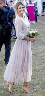 Prinzessin adrienne von schweden (3) wird nämlich süße drei jahre alt! Victoria Feiert Geburtstag Und Madeleine Stiehlt Ihr Die Show Tullrock Outfits Modestil Outfit Hochzeit