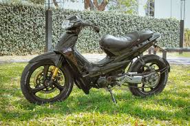 Agar bisa mendapatkan tampilan yang terlihat lebih keren. Honda Supra Fit Sangar Pakai Jok Unik Dan Kaki Kaki Superkekar Gridoto Com