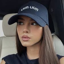 Melissa Cottrell's Instagram, Twitter & Facebook