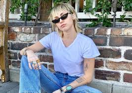 Miley is good at experimenting with different haircuts and hairstyles that gives the trend a it's time for another long haircut which miley well justify with the recent trends. Miley Cyrus Just Kicked Off 2020 By Cutting Off All Her Hair New Miley Cyrus Short Shag Haircut