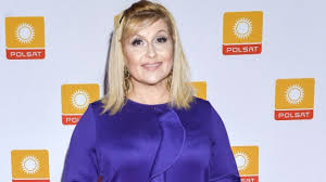 She is an actress and director, known for twoja twarz brzmi znajomo (2014), nocne graffiti (1997) and le retour d'arsène lupin (1989). Katarzyna Skrzynecka Na Niefortunnym Ujeciu Na Pierwszym Planie Tylko Jej Gleboki Dekolt Maz Urodzony Fotograf Komentuja Internauci Zdjecie Magazyn Rmf Fm