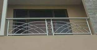 For single homes, the irc requires guardrails to be at least 36″ in height. Pin By Assia Concep On Baraudage Balcony Grill Design Balcony Railing Design Steel Railing Design