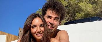 Quando il marito non c'e',l'amante si scopa la moglie. Tempo Di Relax Per Elettra Lamborghini In Vacanza Col Marito 361magazine