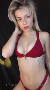 Watch online Greta De Santi AKA Ladysdreamer - 1000 PM ballando sola 1000  PM dancing all alone on X-video