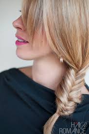 This hair style is very easy and allows you to look elegant, thus it is prefect if you are running late. Funky Casual Braid Side Fishtail Braid Easy Braided Hair Looks Hairstyles Weekly