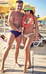 „sunt tăiată la gât, pe sâni, pe mâini, la tendoane și în palme publicat pe 21 iulie 2020 La 16 Ani Fiica Lui Adrian Enache Face Furori Pe Plaja Din Mamaia Antena 1