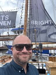 Kim Thiesen's Instagram, Twitter & Facebook