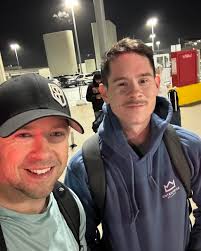 🍔 Me: I'll take a triple cheeseburger with no bun. Server: 3 half-pound  patties with cheese? That's it? Me: And let me get 6 strips of bacon.  Server: I got you. You