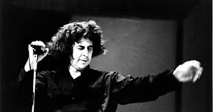 Ο μίκης (μιχαήλ) θεοδωράκης (χίος, 29 ιουλίου 1925) είναι έλληνας συνθέτης, στιχουργός, διευθυντής ορχήστρας και πολιτικός, κρητικής και μικρασιάτικης καταγωγής. Ekdhlwseis Gia Ton Eortasmo Twn 95wn Gene8liwn Toy Mikh 8eodwrakh