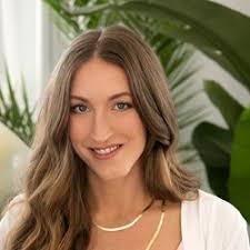 Sara Beam's Instagram, Twitter & Facebook