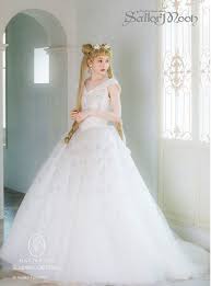 In japan, das durch seine insellage von jeher ein gut geschützter kulturraum ist, trägt die braut am tag der vermählung nicht nur ein hochzeitskleid, sondern gleich drei. Wunderschone Sailor Moon Hochzeitskleider Bald In Japan Ausleihbar