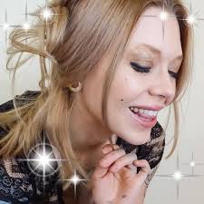 Shelby Lunsford's Instagram, Twitter & Facebook