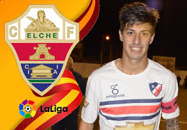 In fact, spain's national jerseys did just feature the spanish coat of arms until 2008 (in 2002, españa was added above it). Emiliano Rigoni Jugara En La Liga De Espana