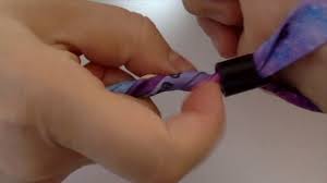 Enlever Un Bracelet De Festival Sans Le Couper Sans Effort Sans Outils En 30 Secondes Tuto By Vincenzo Fy