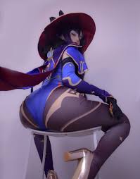 epicinternetgf, mona (genshin impact), genshin impact, real life, cosplay  photo, highres, photo (medium), 1girl, ass, ass focus, cosplay, female  focus, hat, huge ass, looking at viewer, looking back, mona (genshin  impact) (cosplay),