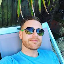Tomasz Schafernaker Instagram Chillout Weather Not For Long Off To Work In A Mo For The Wh Mens Sunglasses Square Sunglasses Men Square Sunglasses