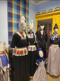 Aside from the wooden shoes, traditional dutch costume includes a variety of dresses, pants and shirts, hats and other. Typical Dutch Costumes From Volendam Picture Of Entrance Ticket To The Dutch Costume Museum In Amsterdam Tripadvisor