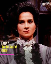 Hoje é dia de celebrar mais um ano de vida da talentosa Vera Holtz. Atriz  versátil e com uma bagagem enorme na teledramaturgia, Vera consegue passear  brilhantemente entre o drama e o