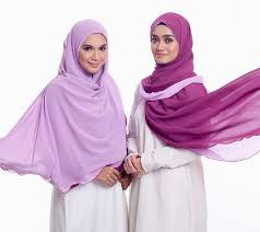 Usahawan kosmetik popular dato aliff syukri telah berkongsi video di dalam facebook dan youtube di mana menyaksikan dia senang mengamuk terhadap pembantu. Rezeki Intan Liyana Jadi Model Tudung Dato Aliff Syukri Netizen Puji Kecantikan Beri Kata Semangat Vanilla Kismis