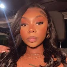 Naomi Drummond's Instagram, Twitter & Facebook