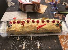 Quand le mélange est crémeux, ajouter un œuf entier, et travailler quelques minutes à la spatule. Recette Buche De Noel Facile Les Recettes De Buche De Noel Les Plus Faciles Et Rapides