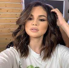 Discovered By Semi Photos Find Images And Videos About Beauty Makeup And Selena Gomez On We Hear Selena Gomez Short Hair Selena Gomez Hair Medium Hair Styles
