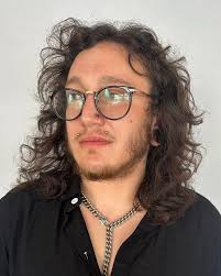 It's a Roadhouse Mullet thing. @ponyeducation 📷 @tirafotos TJ . #makeover  #mullet #curls #razorcut #haireducation