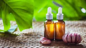 Inutile donc de vous tourner vers les antibiotiques qui trainent dans votre armoire à pharmacie. 4 Remedes Naturels Pour Soigner L Otite Bio A La Une