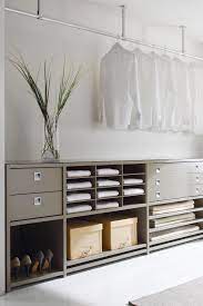 Unsere kleiderstange wand als dein täglicher begleiter. Offener Kleiderstchrank Mit Hangender Aluminium Massanfertigung Kleiderstange Wand Klei Offener Kleiderschrank Kleiderschrank Offene Kleiderschranksysteme
