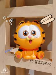 秀泰影城- #秀泰獨家！#加菲貓杯比套票！ 󠀠 小編跟各位鏟屎官保證這隻『杯比』超乖！ 不會隨便推倒桌上的杯子也不會把你的電腦啃壞~  快來秀泰影城把加菲貓杯比帶回家吧