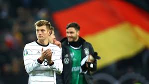 Toni kroos' ehefrau hingegen gab ihrem mann öffentlich rückendeckung. Die Lebende Legende Toni Kroos Mehr Chef Denn Je Goal Com