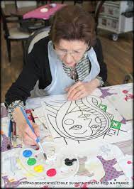 atelier peinture activite manuelle maison de retraite pour personnes agees jeux cristal coloriage