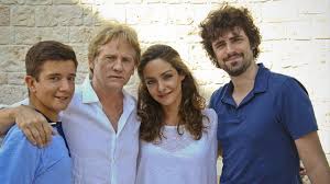 Ciao a tutti!anch'io sono nuova.posso chiedere gentilmente a qualcuno se sa dirmi quando è iniziata la nuova serie(6°)e se si sa il gg delle prossime puntate?grazie mille. Un Medico In Famiglia 11 Non Si Fara Panico Sui Social Fra I Fan Della Fiction Rai Ma Sara Vero Urbanpost