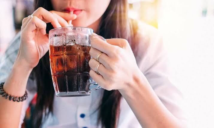 Cách nước ngọt sẫm màu bào mòn thận - Ngôi sao