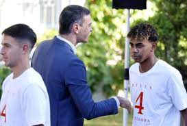 Lamine Yamal, no mires a los ojos del presidente