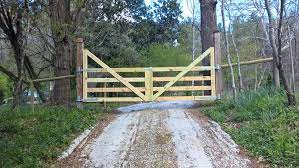 Do you know how to install driveway gates or will you hire a professional? Free Diy Wood Gate Plans Wood Gate Driveway Gate Diy Farm Gates Entrance