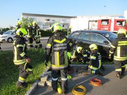 Februars 2021 wurde die feuerwehr krems zu einem verkehrsunfall in die kremstalstraße alarmiert. Feuerwehreinsatze No Krems