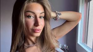 Elisa Esposito sbanca su Onlyfans e fa discutere - dillingernews.it