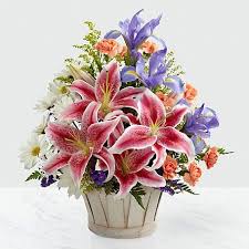 The Wondrous Nature Bouquet In 2020 Ftd Flowers Flower Arrangements Flower Delivery